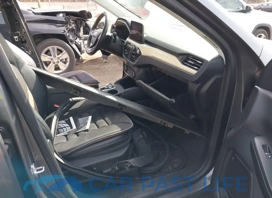 1FMCU9DZ9MUA22555# 5