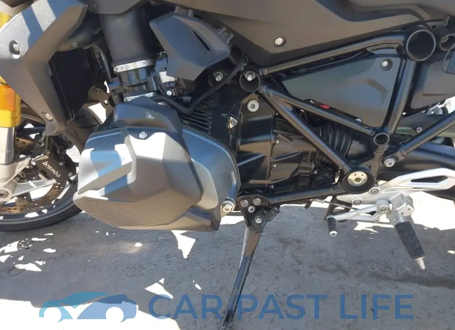 WB10J7303N6F65087# 9