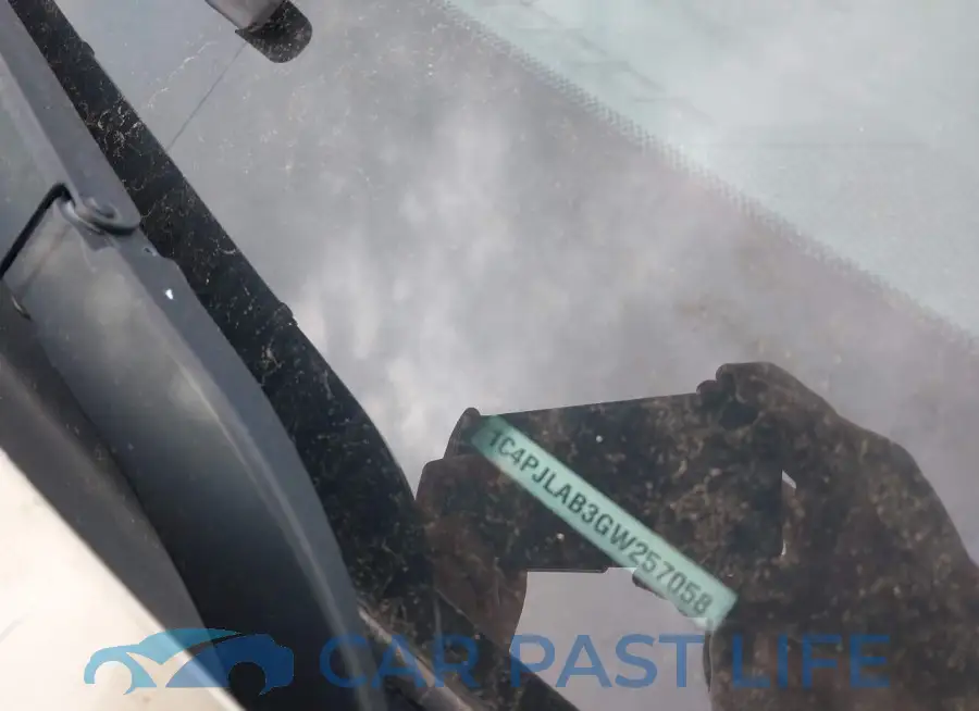 1C4PJLAB3GW257058# 9