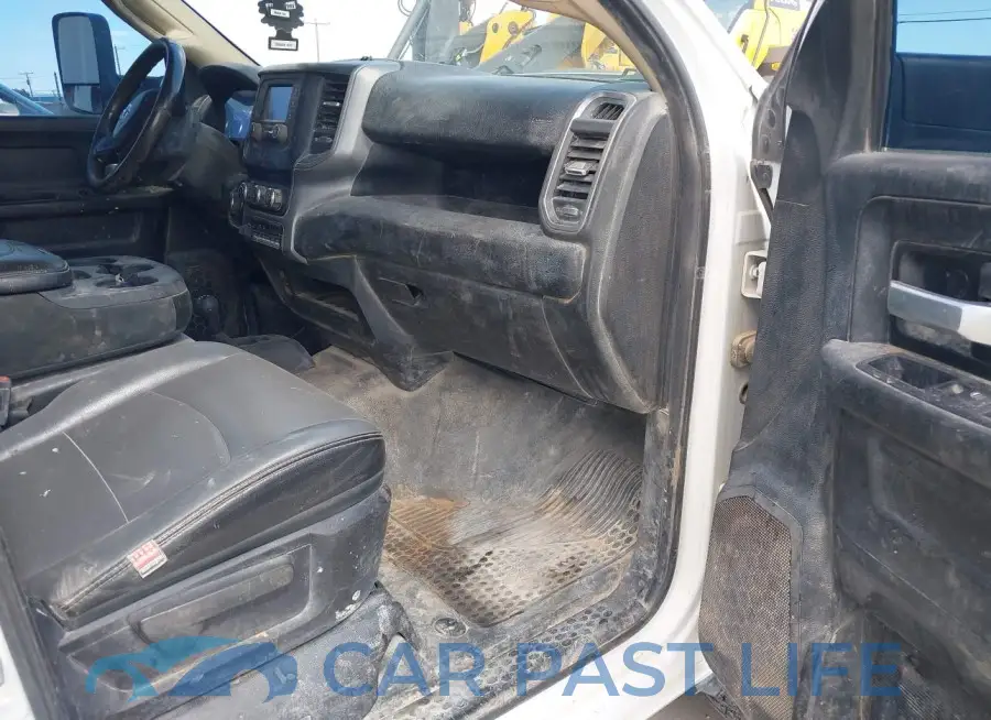 3C6UR5HJ4KG688317# 5