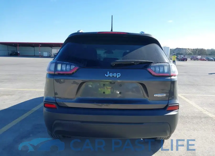 1C4PJLLB7KD132758# 16
