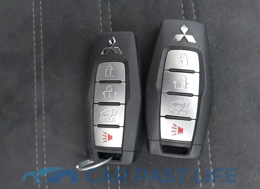 JA4J3UA81NZ010900# 11