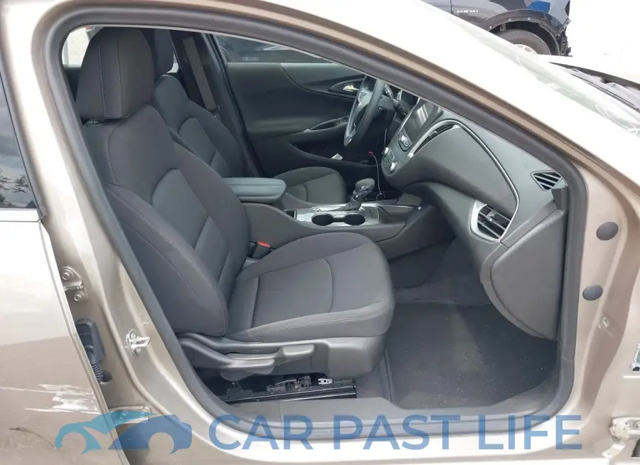 1G1ZD5ST2RF135810# 5