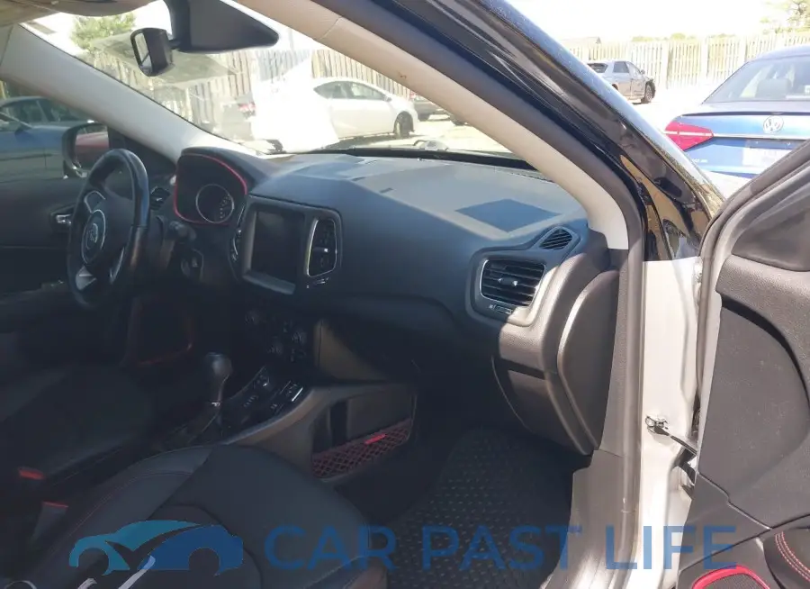 3C4NJDDB8MT503578# 5