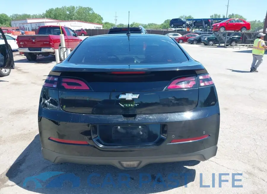 1G1RB6E40EU121278# 16