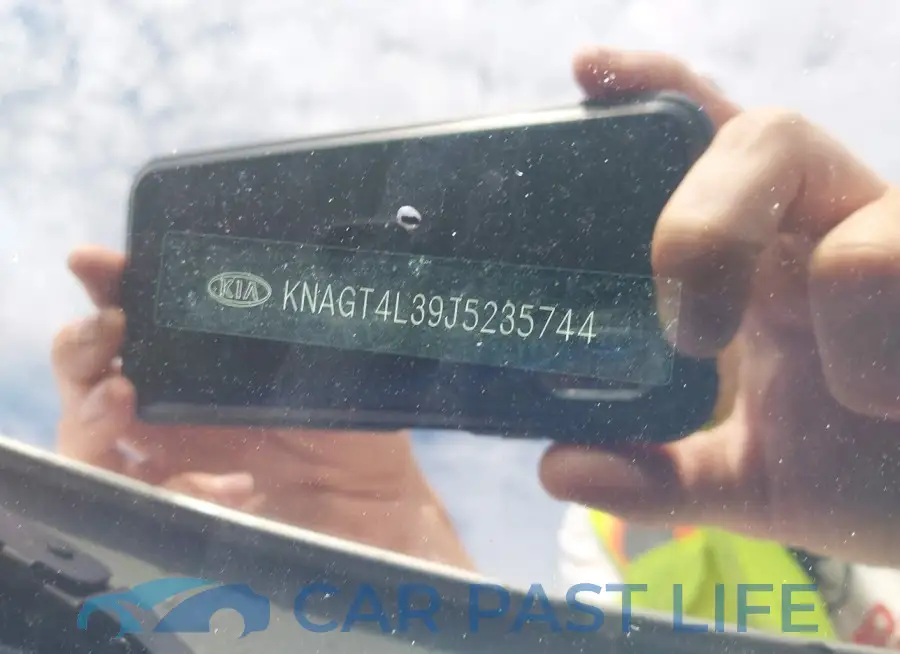 KNAGT4L39J5235744# 9