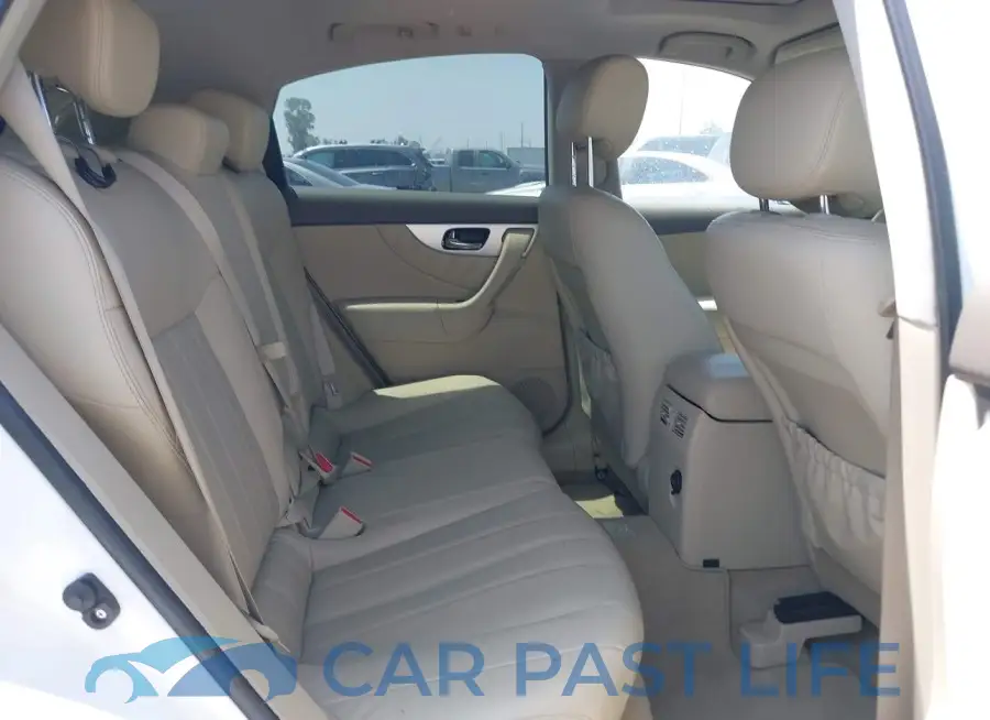 JN8CS1MUXEM452374# 8