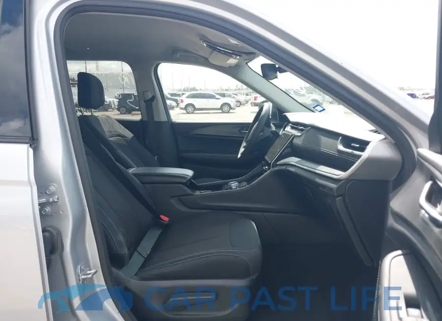 1C4RJJAG3P8825869# 5