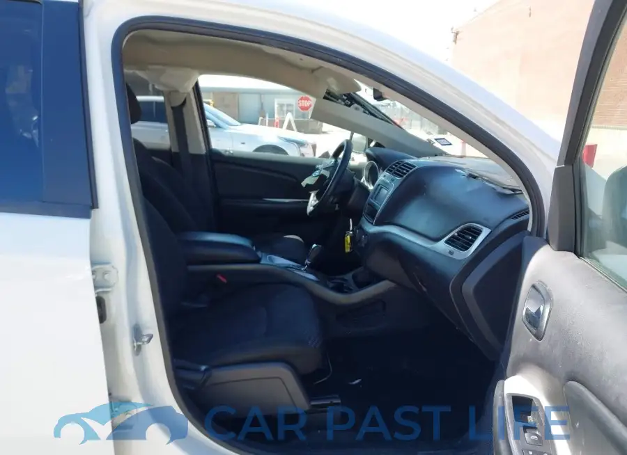 3C4PDCAB7LT275411# 5