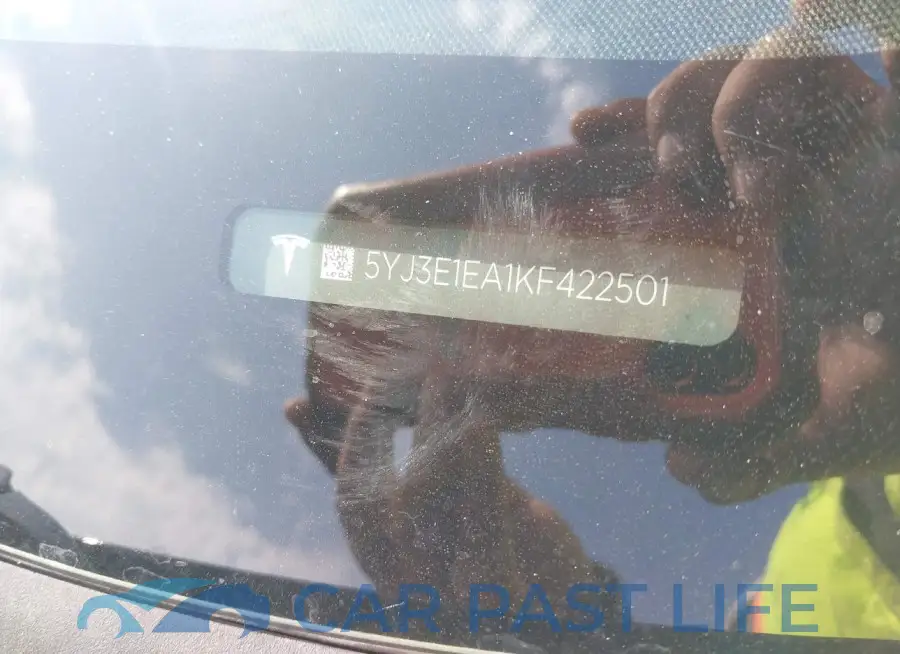 5YJ3E1EA1KF422501# 9