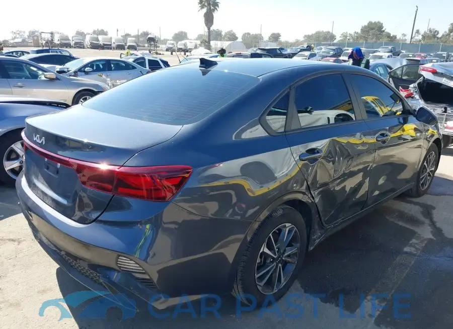 3KPF24AD3RE701214# 4
