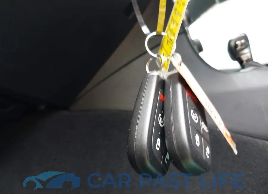 2C3CDXGJ5NH181113# 11