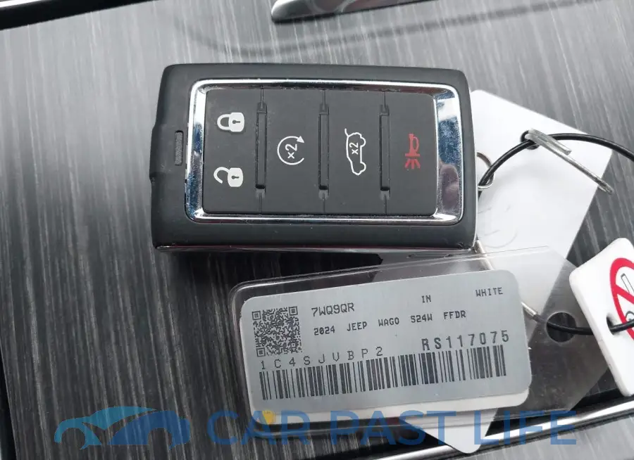 1C4SJVBP2RS117075# 11