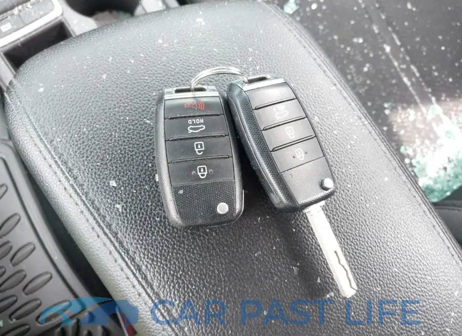 KNAGT4L37G5109973# 11
