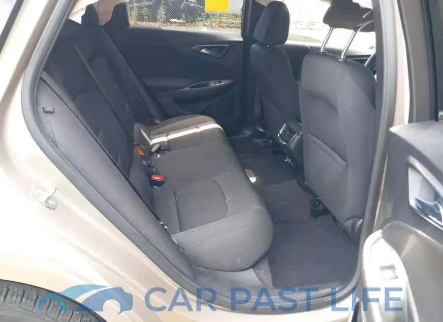 1G1ZD5ST8NF115944# 8