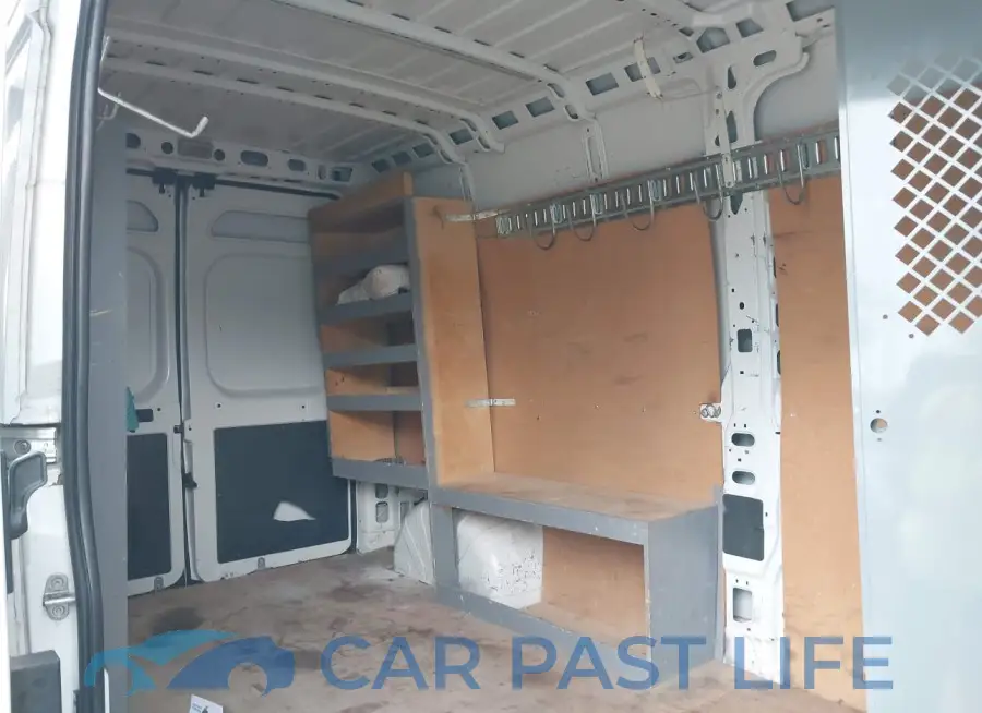 3C6TRVDD9GE119719# 8