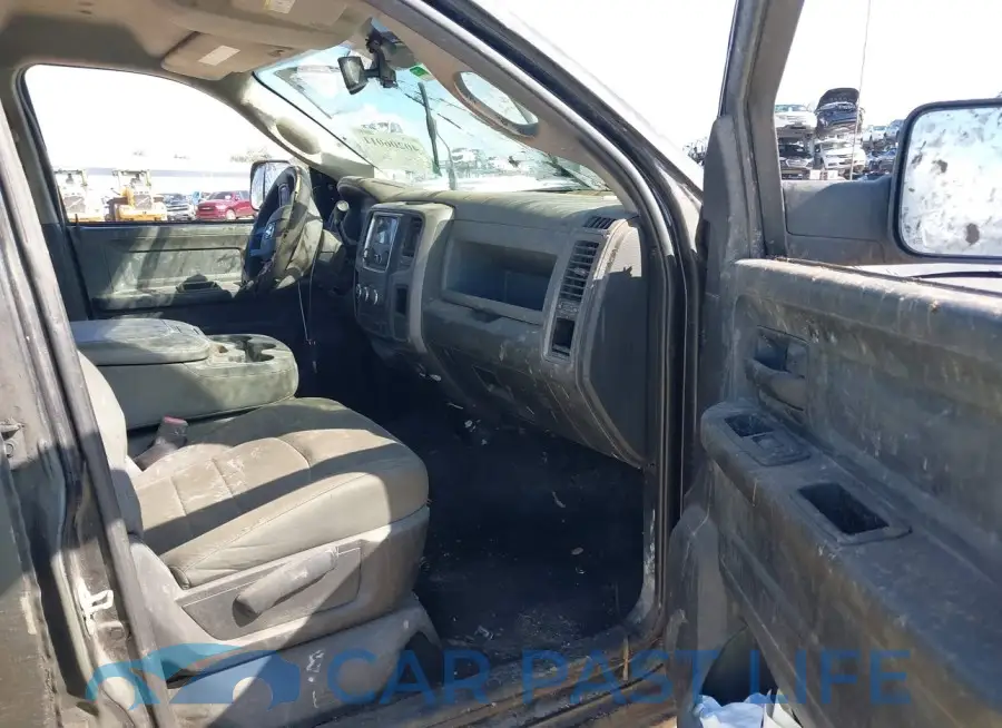 3C6UR5CL0GG323861# 5