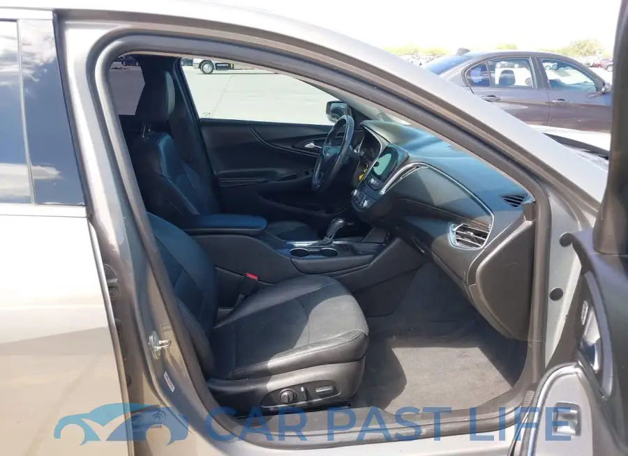 1G1ZD5ST4JF194815# 5