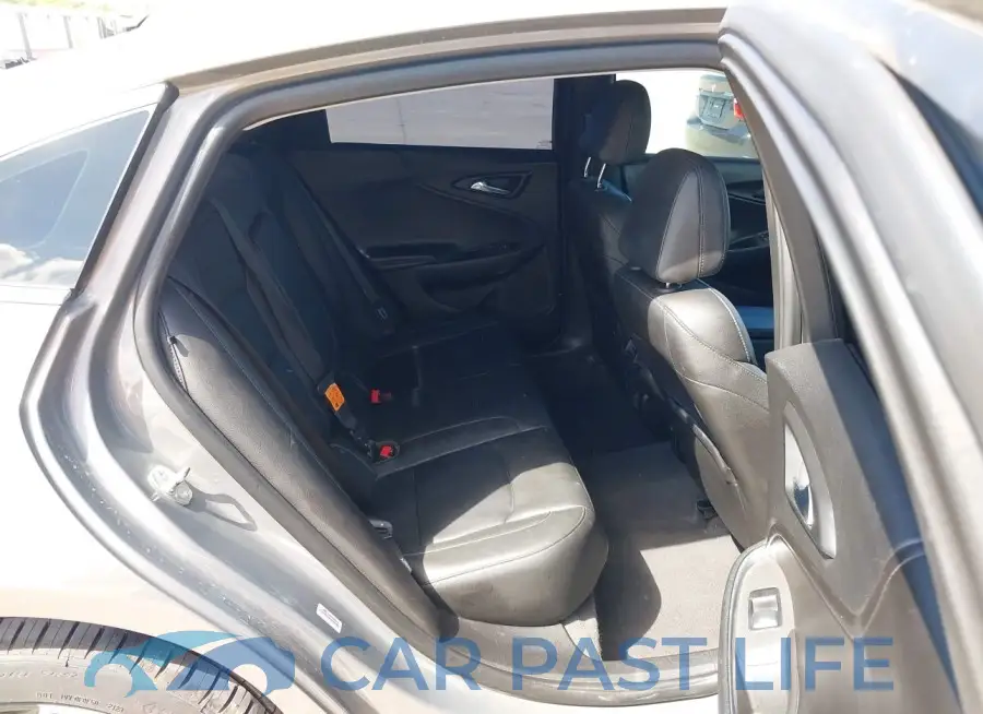 1G1ZD5ST4JF194815# 8
