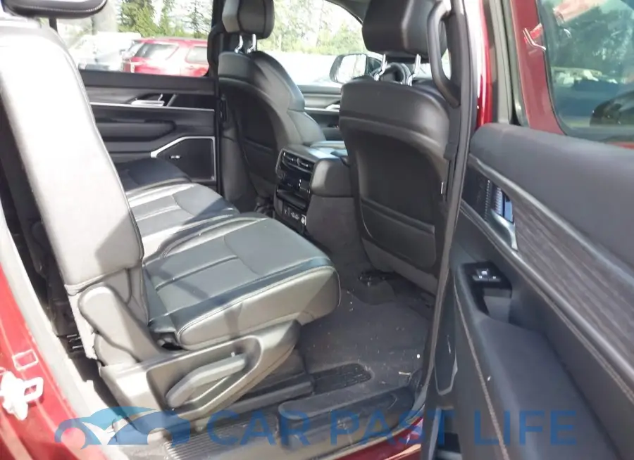 1C4SJSBP7RS132038# 8