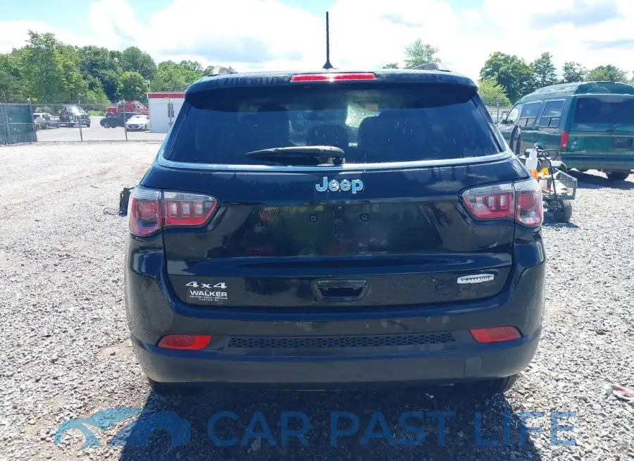 3C4NJDBB1JT115994# 16