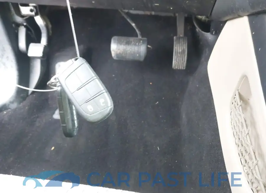 3C4PDCAB9LT275247# 11