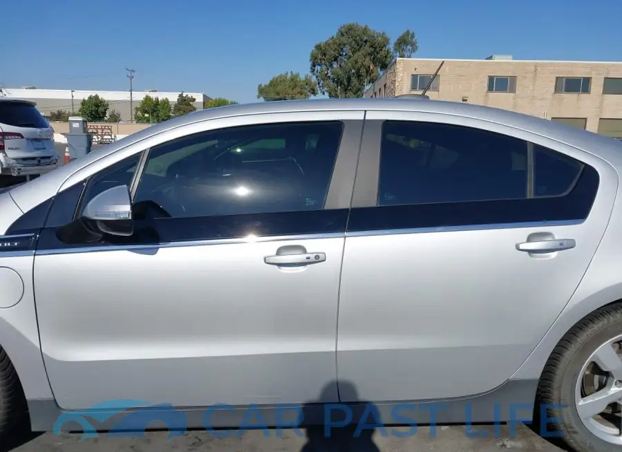 1G1RD6E44FU105578# 14