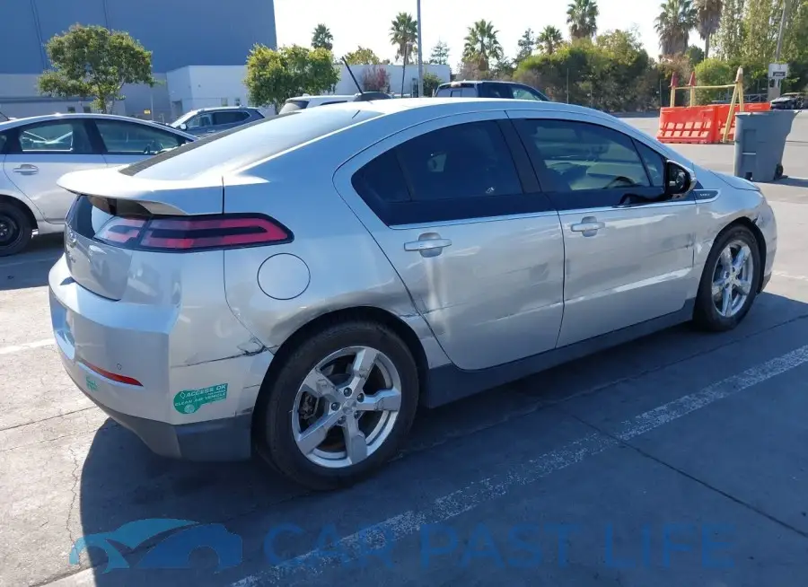 1G1RD6E44FU105578# 4