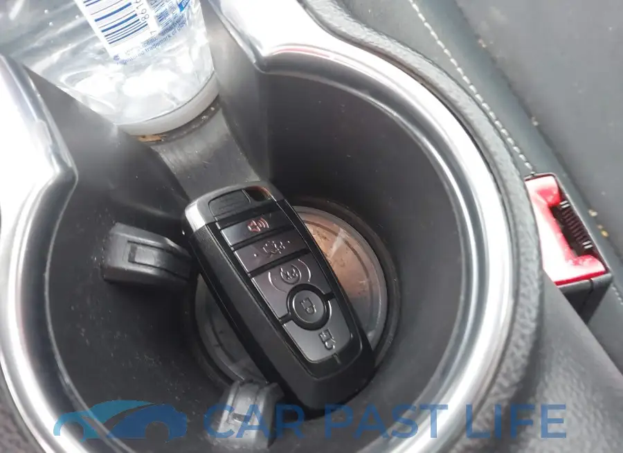 1FATP8UH3J5121560# 11