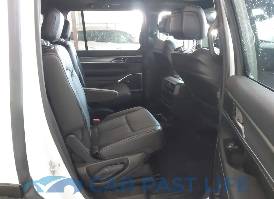 1C4SJVBP8RS133555# 8