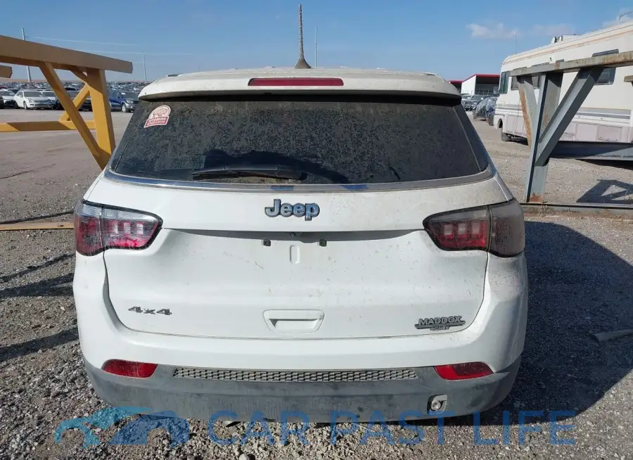 3C4NJDAN8RT108872# 17