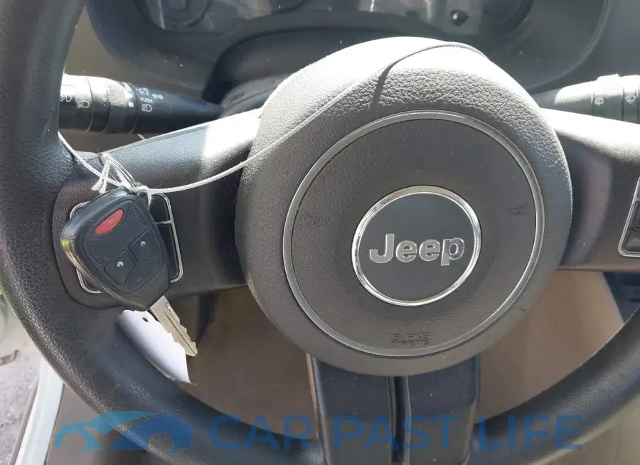 1C4NJCBA6ED818164# 11