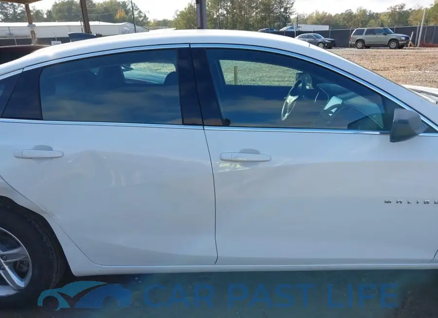 1G1ZB5ST4NF215920# 13