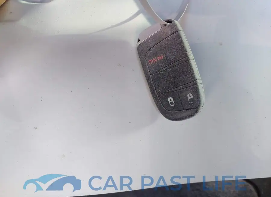 3C4PDCBB5ET181092# 11