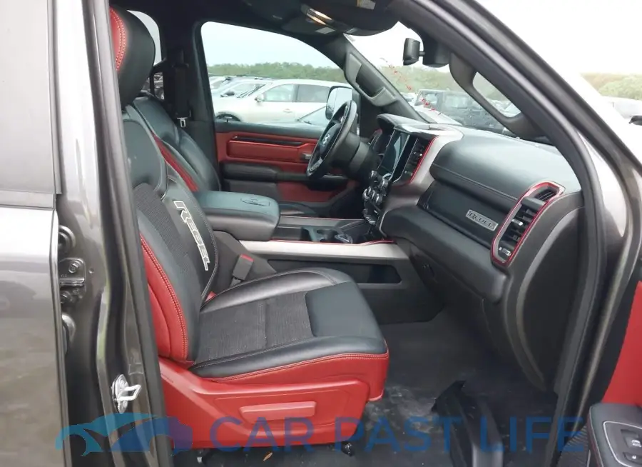 1C6SRFLT4KN563959# 5