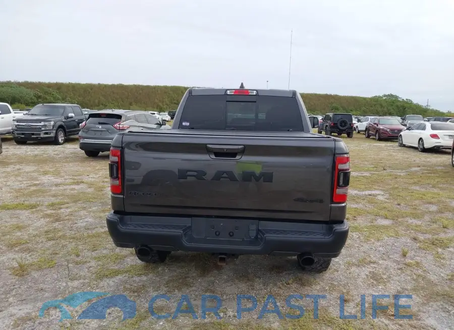 1C6SRFLT4KN563959# 16