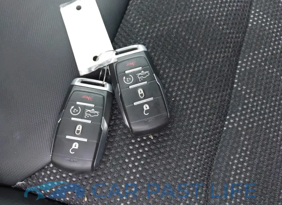 1C6SRFLT4KN563959# 11
