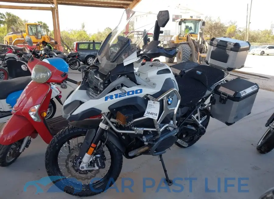 WB10A120XFZ098522# 2