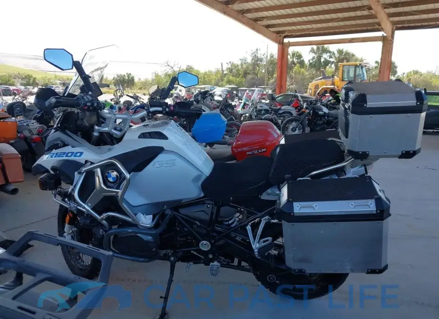 WB10A120XFZ098522# 9