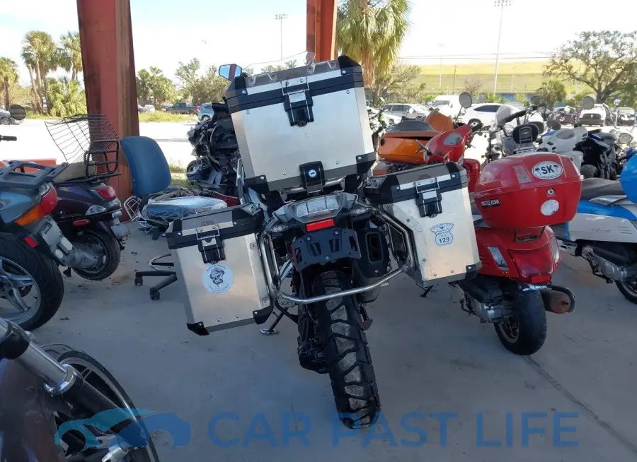 WB10A120XFZ098522# 6
