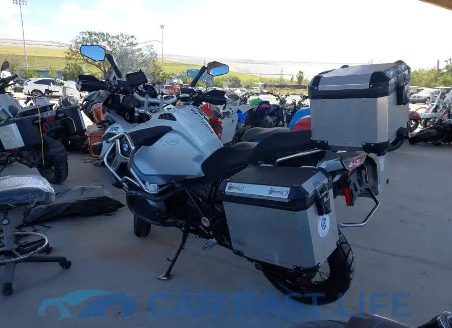 WB10A120XFZ098522# 3