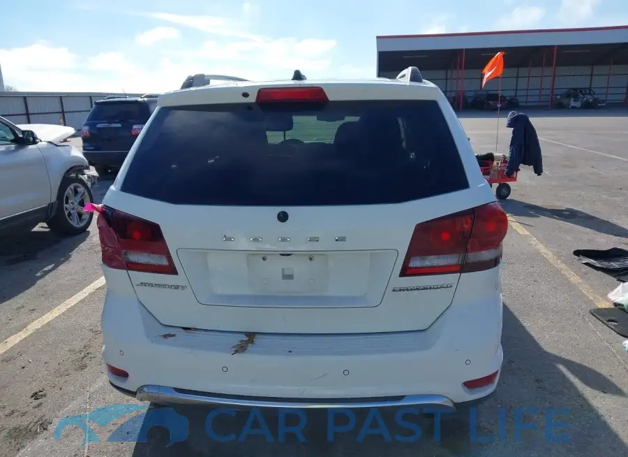 3C4PDCGB8HT613123# 16