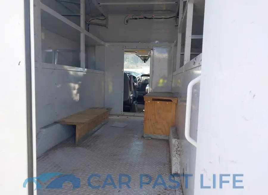 1FDBF6PV0JKB44063# 6
