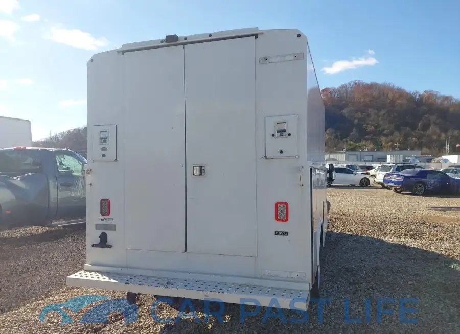 1FDBF6PV0JKB44063# 16
