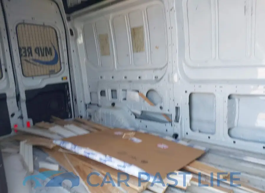 1FTYR2XM5HKB04447# 8
