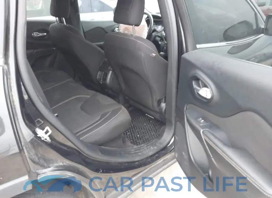1C4PJMCB8GW213883# 8