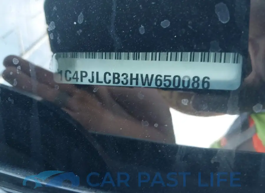 1C4PJLCB3HW650086# 9