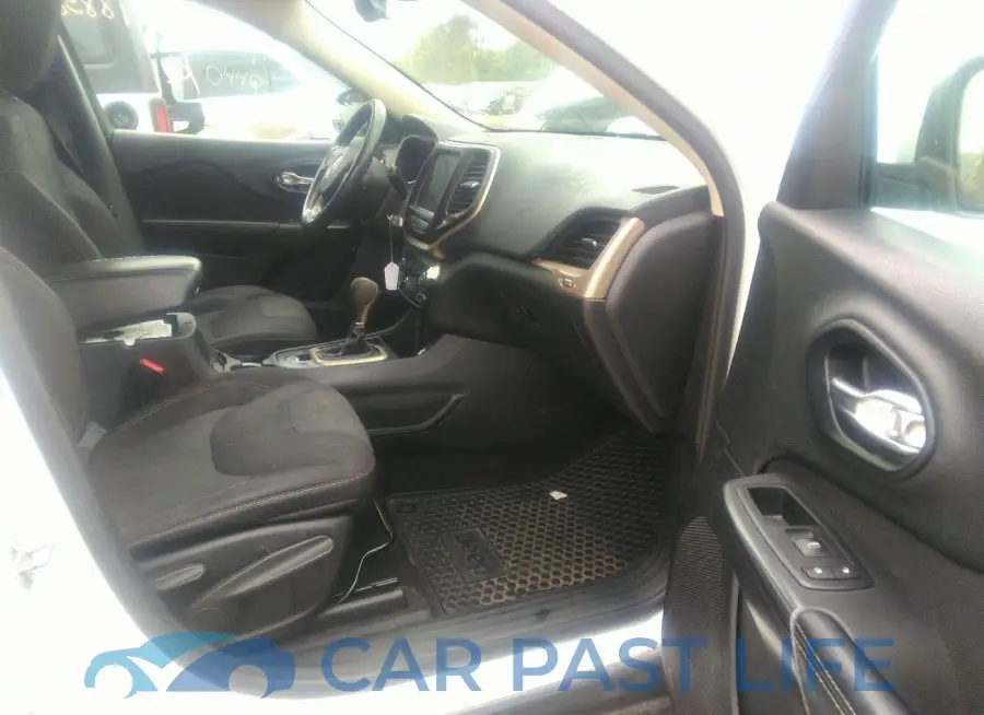1C4PJLCB3FW761217# 5