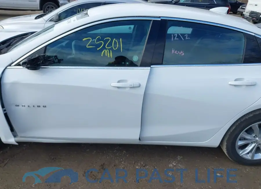 1G1ZD5ST3PF232558# 14
