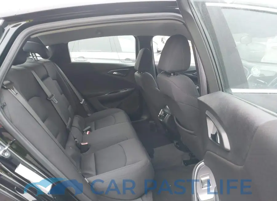 1G1ZD5ST0PF215913# 8